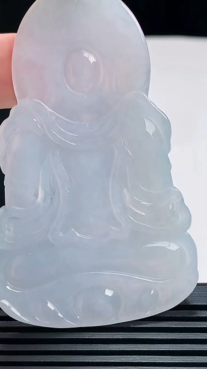 天然A货翡翠紫罗兰度母菩萨吊坠，尺寸69-43.2-6 重量:34.14g
7月23日