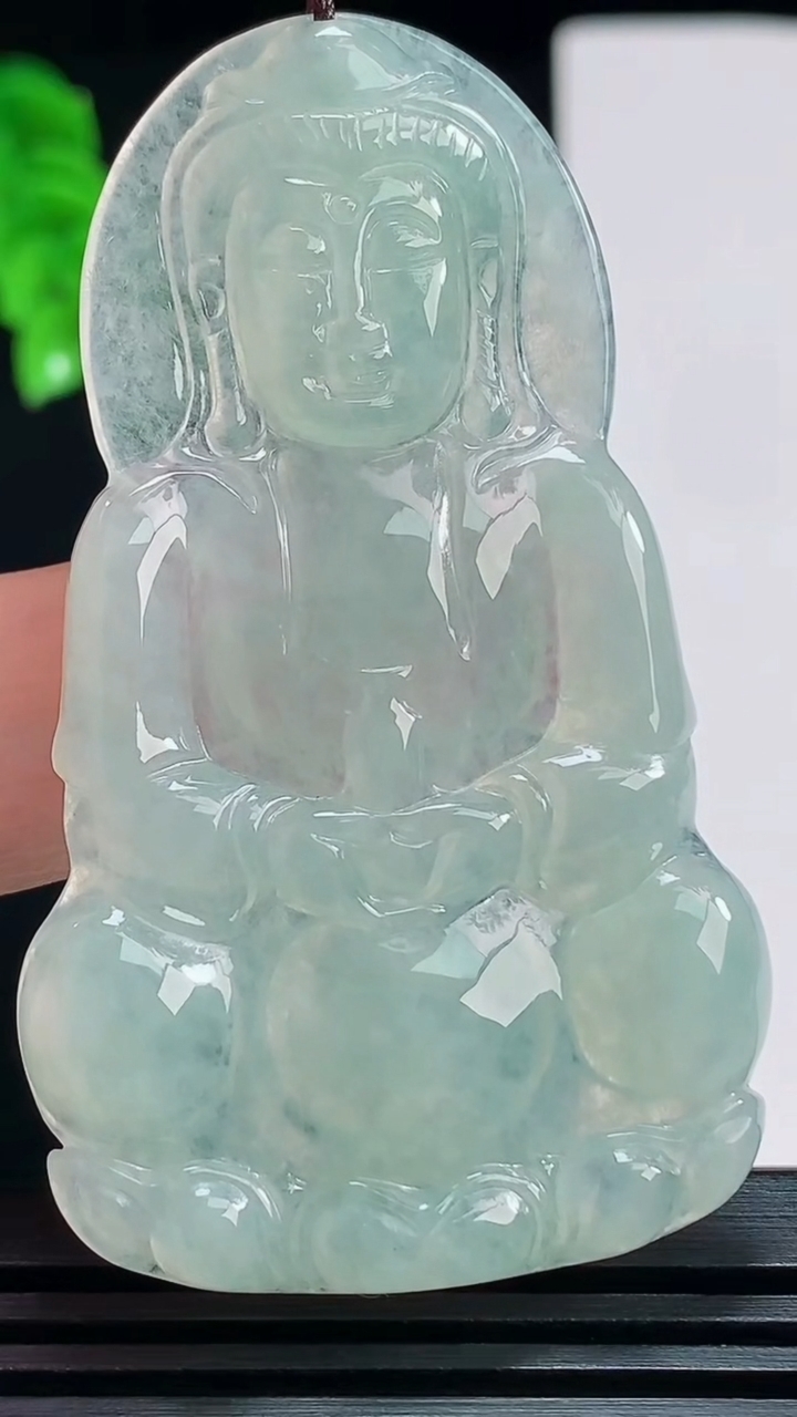 天然A货翡翠正装观音吊坠，尺寸60-35-4.2 重量:15.42g
7月23日