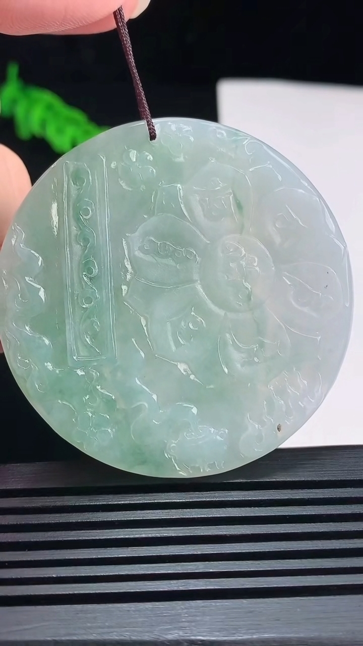 天然A货翡翠飘花文殊菩萨吊坠，尺寸53-4.8 重量:26.34g
7月23日