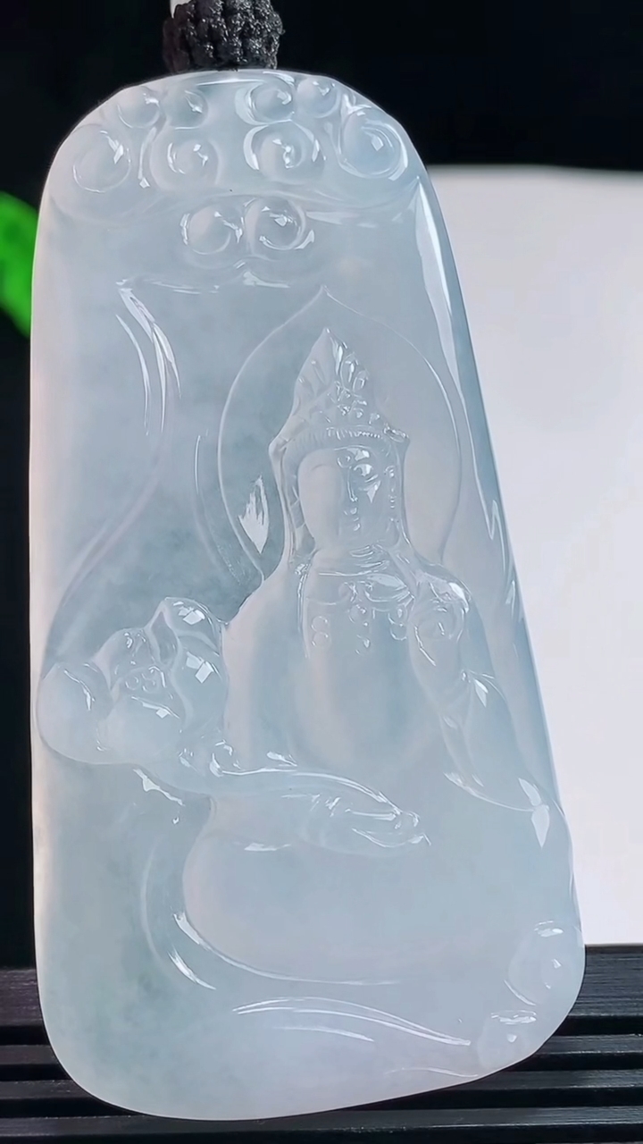 天然A货翡翠大势至菩萨吊坠，尺寸65-34-5.2 重量:29.73g
7月23日