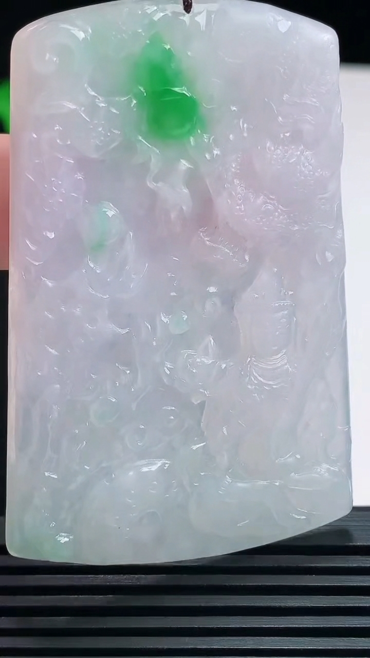 天然A货翡翠春带彩 飘阳绿祥龙虚空藏菩萨吊坠，尺寸64-42-4.2 重量:27.20g
7月23日