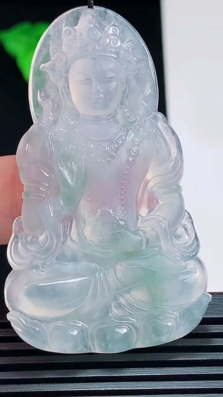 天然A货翡翠种飘花度母菩萨吊坠，尺寸57-34-6 重量:19.15g
7月23日