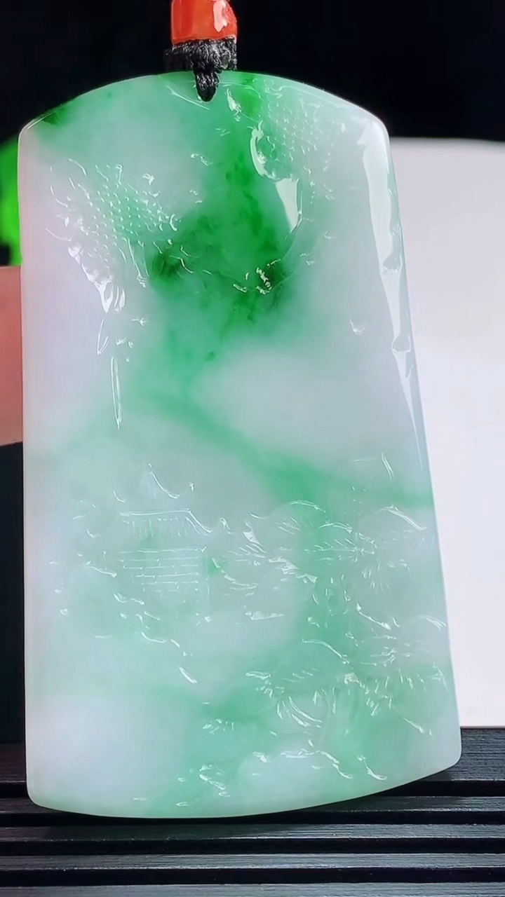 天然A货翡翠山水牌吊坠，尺寸61.5-35.5-4.5 重量:31.14g
7月23日