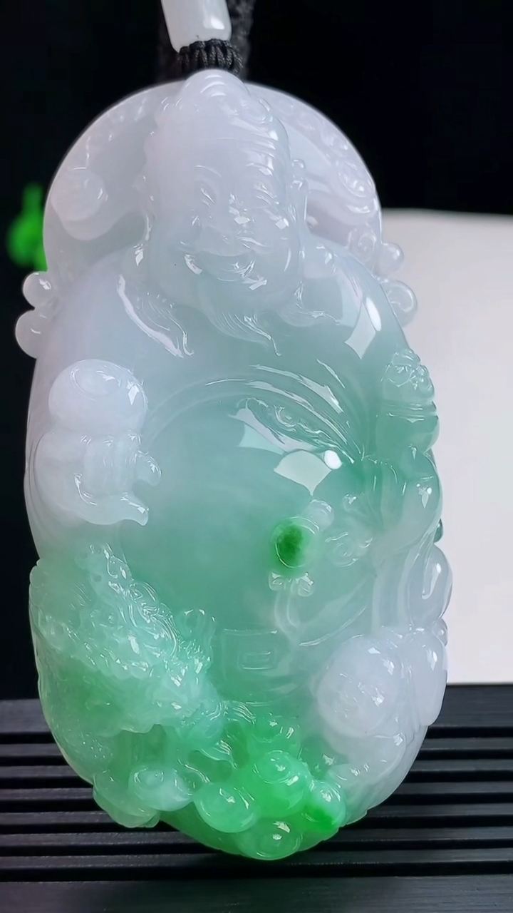 天然A货翡翠御龙财神爷吊坠，尺寸75-40.8-12 重量:69.87g
7月23日