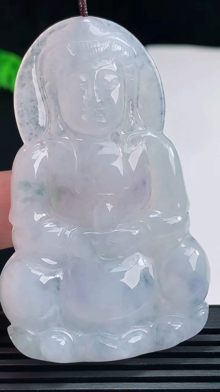 天然A货翡翠紫罗兰 飘花正装观音吊坠，尺寸66-40-6 重量:27.39g
7月23日