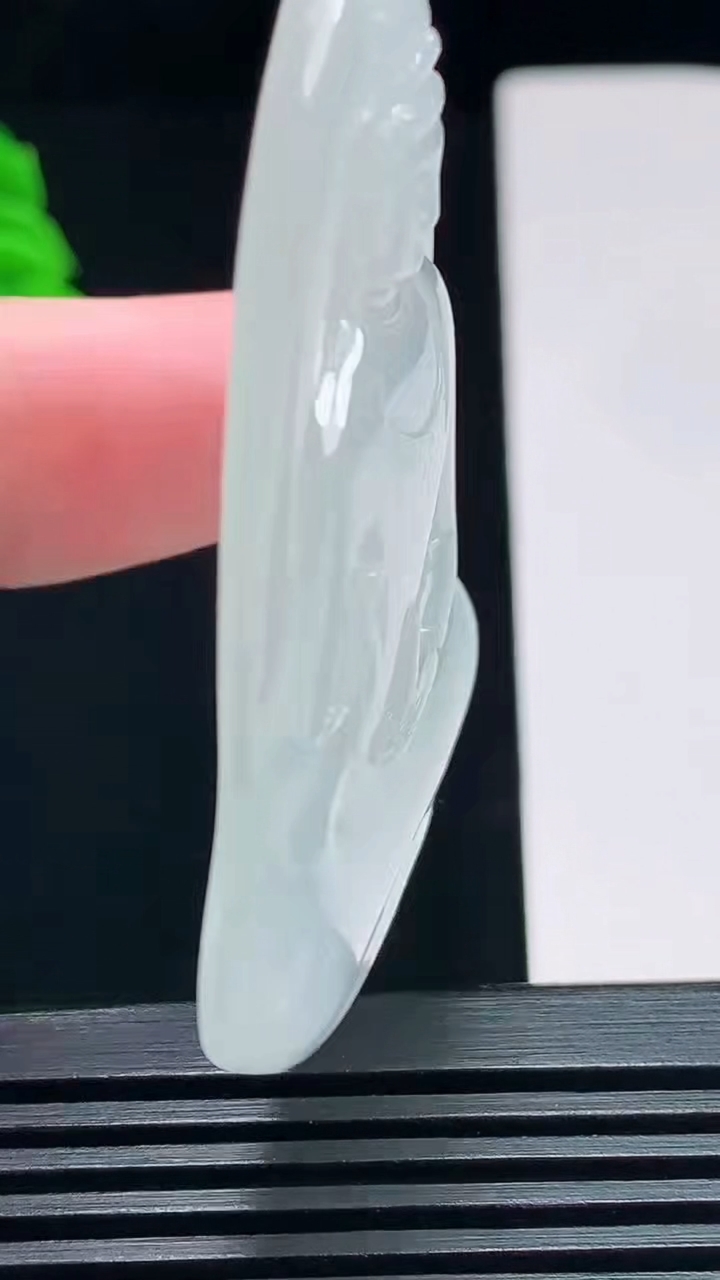 天然A货翡翠素衣观音吊坠，尺寸57-36-5.8 重量:21.87g
7月23日