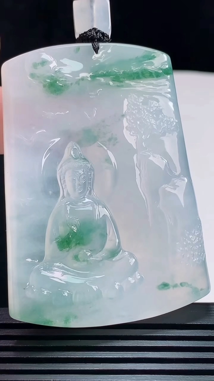 天然A货翡翠种飘花观音菩萨吊坠，尺寸60-44-6.2 重量:49.28g
7月23日