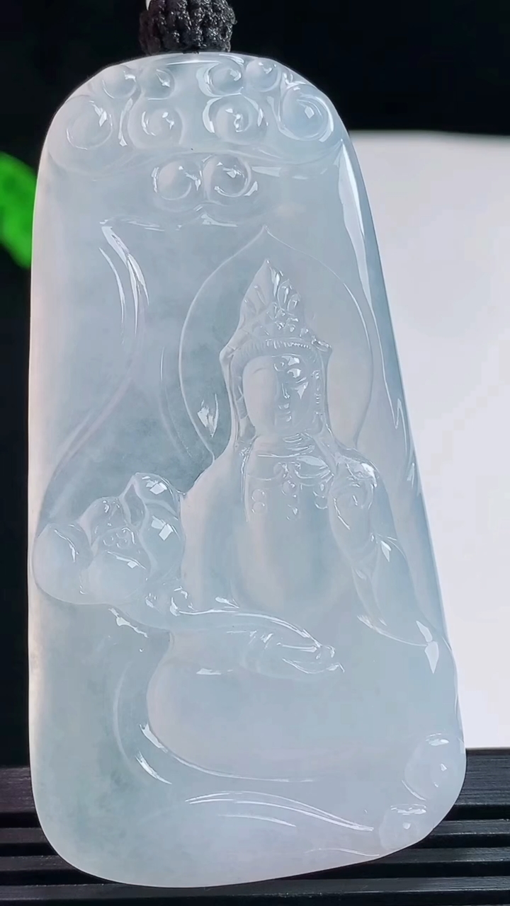 天然A货翡翠大势至菩萨吊坠，尺寸65-34-5.2 重量:29.73g
7月23日