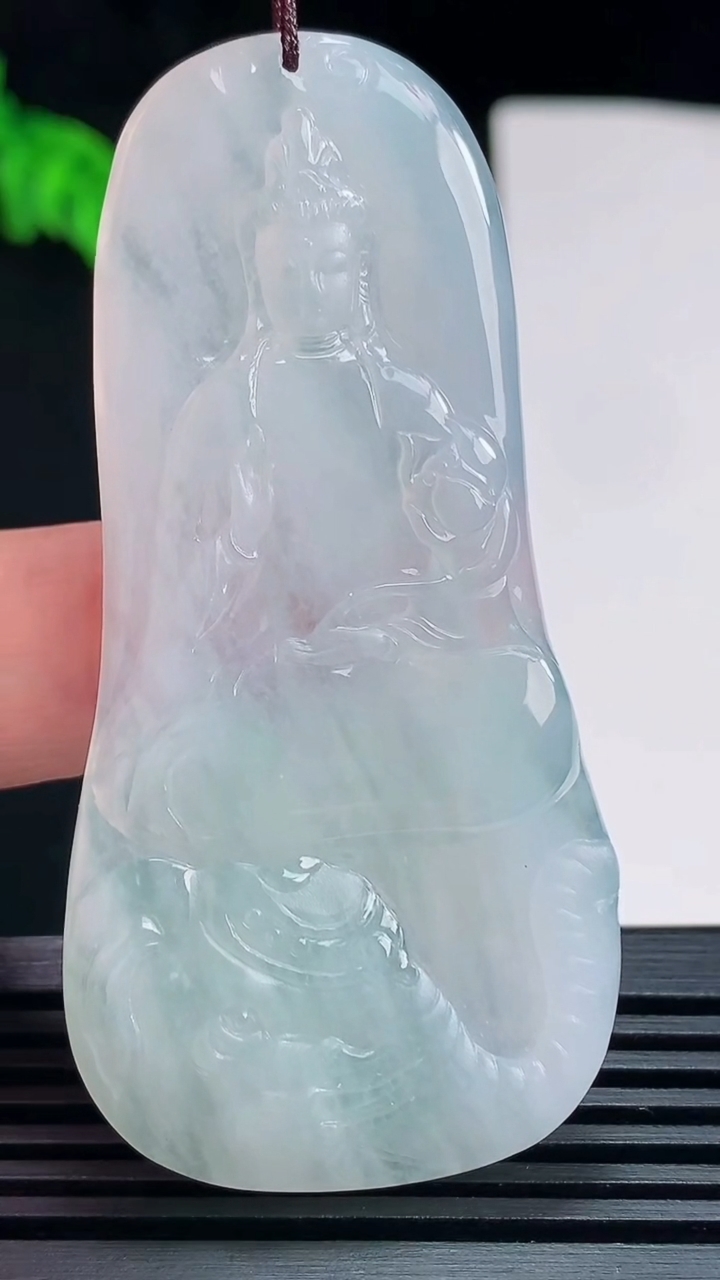天然A货翡翠普贤菩萨吊坠，尺寸65-31.5-5.6 重量:24.77g
7月23日