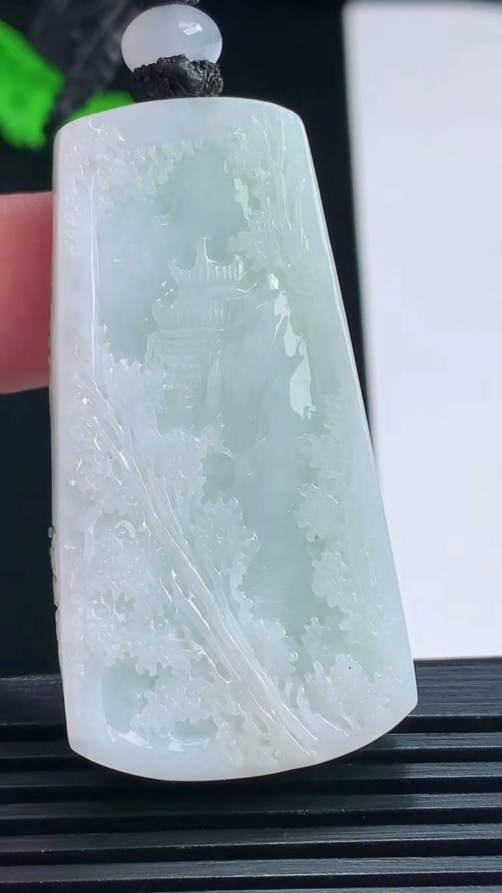 天然A货翡翠山水牌吊坠，尺寸49.6-25-9 重量:25.87g
7月23日
