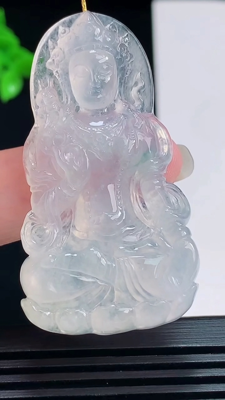天然A货翡翠冰种飘花度母菩萨吊坠，尺寸50.5-27.5-6 重量:15.22g
7月23日