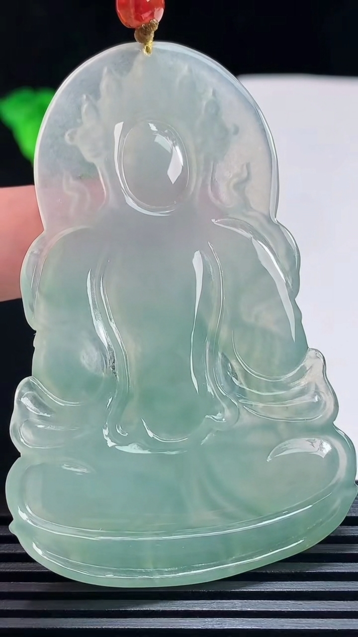 天然A货翡翠度母菩萨吊坠，尺寸69-44.5-5 重量:26.48g
7月23日