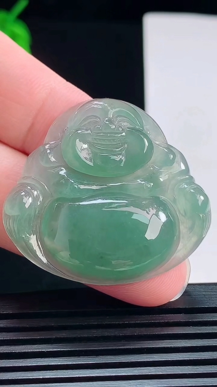 天然A货翡翠佛公吊坠，尺寸35-38-5.5 重量:11.56g
7月24日
