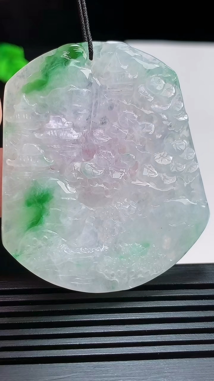 天然A货翡翠山水牌吊坠，尺寸53-46-5.8 重量:29.21g
7月24日