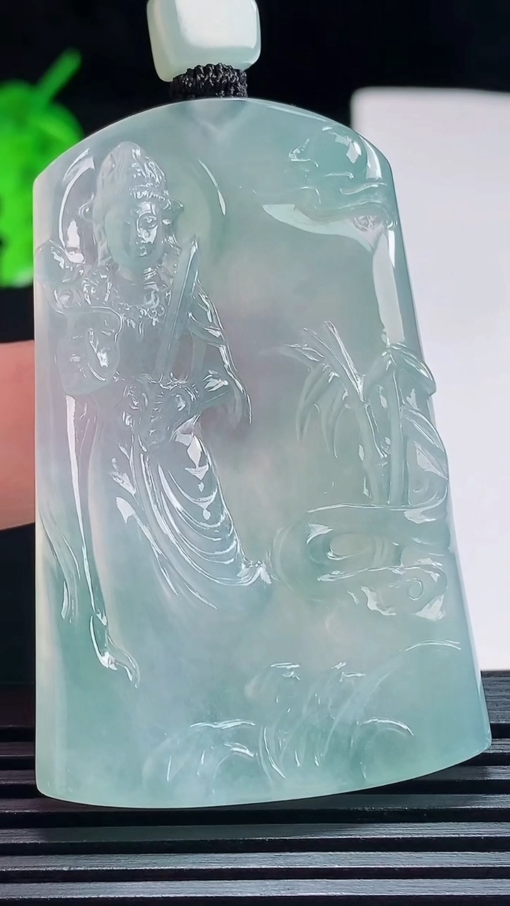 天然A货翡翠虚空藏菩萨吊坠，尺寸55.6-36-5.5 重量:30.64g
7月24日