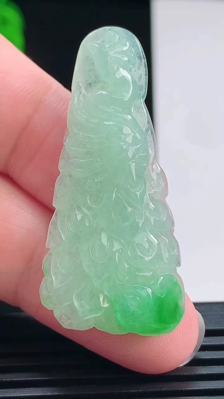 天然A货翡翠凤凰吊坠，尺寸45-21-5.6 重量:7.83g
7月24日
