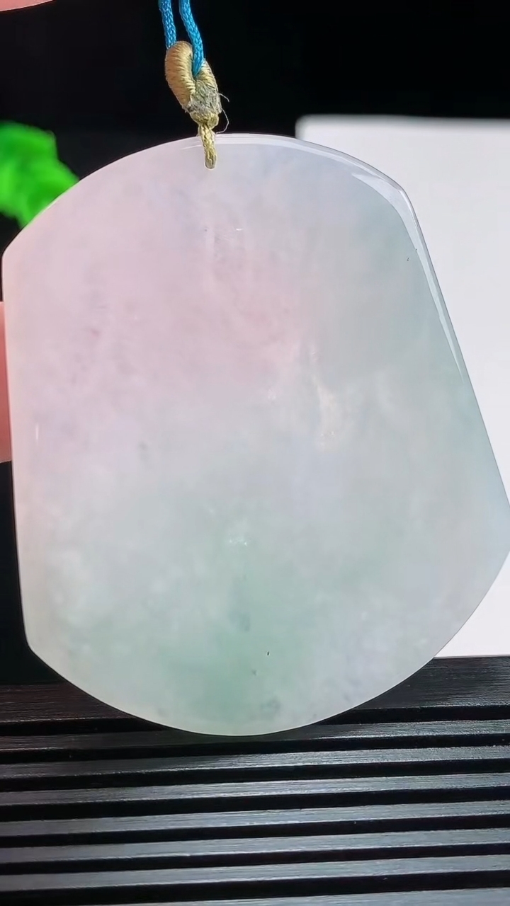 天然A货翡翠普贤菩萨吊坠，尺寸53-45-5.2 重量:26.64g
7月24日