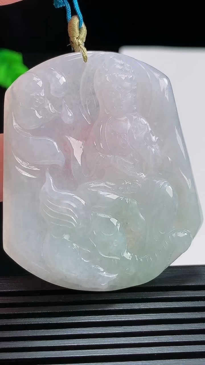 天然A货翡翠普贤菩萨吊坠，尺寸53-45-5.2 重量:26.64g
7月24日