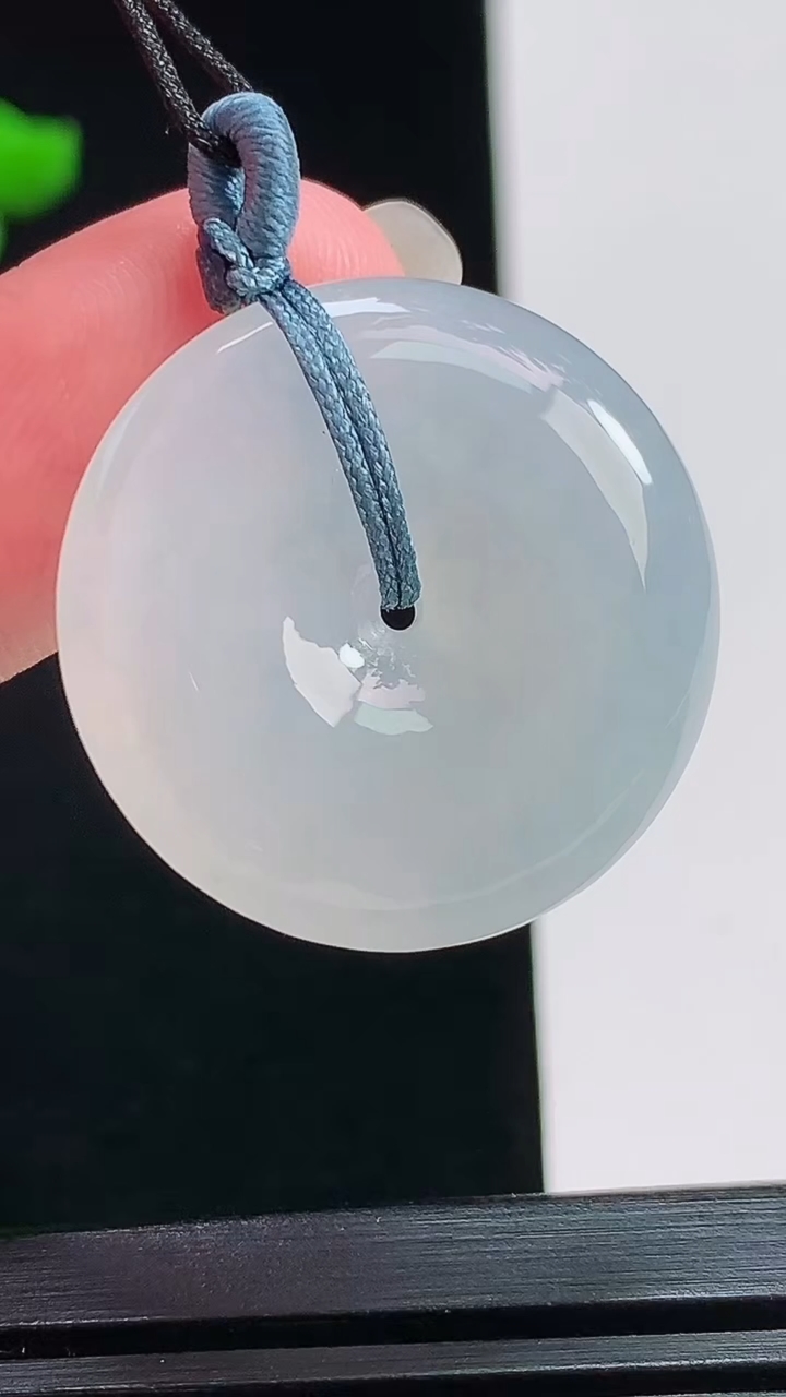 天然A货翡翠平安扣吊坠，尺寸26-5.6 重量:8.16g
7月24日