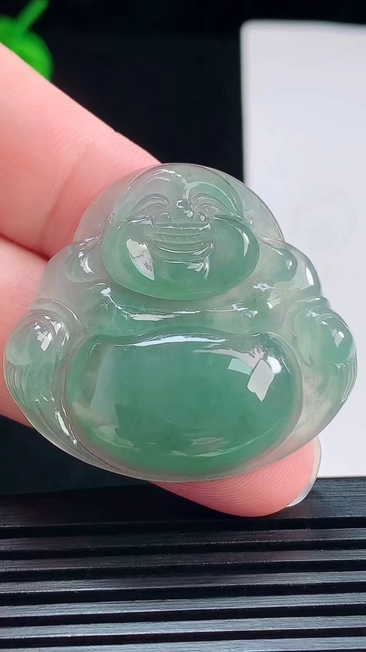 天然A货翡翠佛公吊坠，尺寸35-38-5.5 重量:11.56g
7月24日