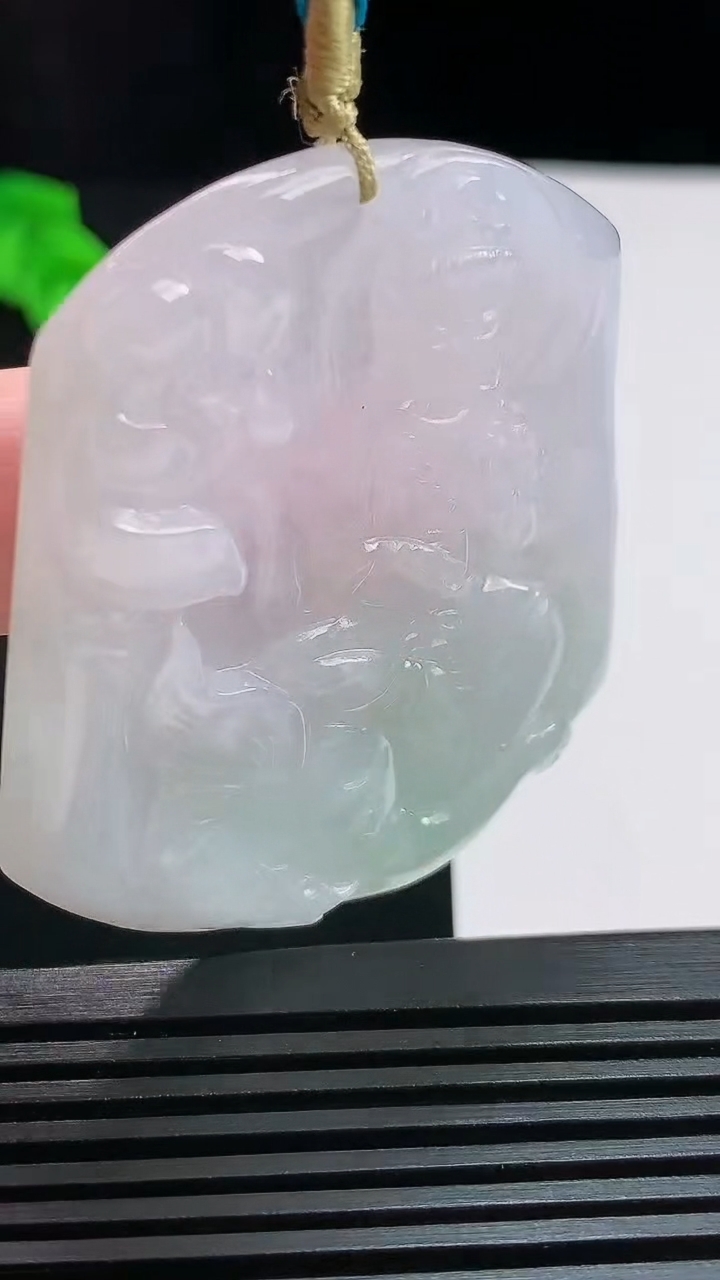 天然A货翡翠普贤菩萨吊坠，尺寸53-45-5.2 重量:26.64g
7月24日