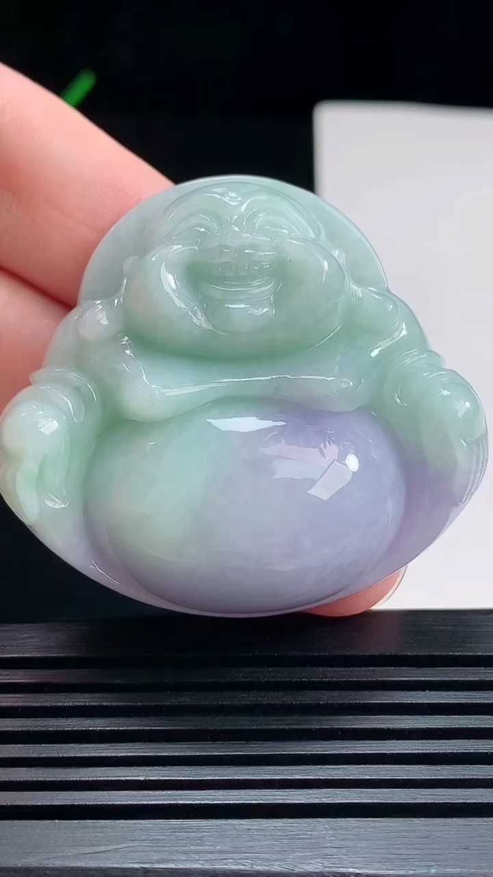 天然A货翡翠紫罗兰佛公吊坠，尺寸43.6-48.6-12.6 重量:39.86g
7月24日