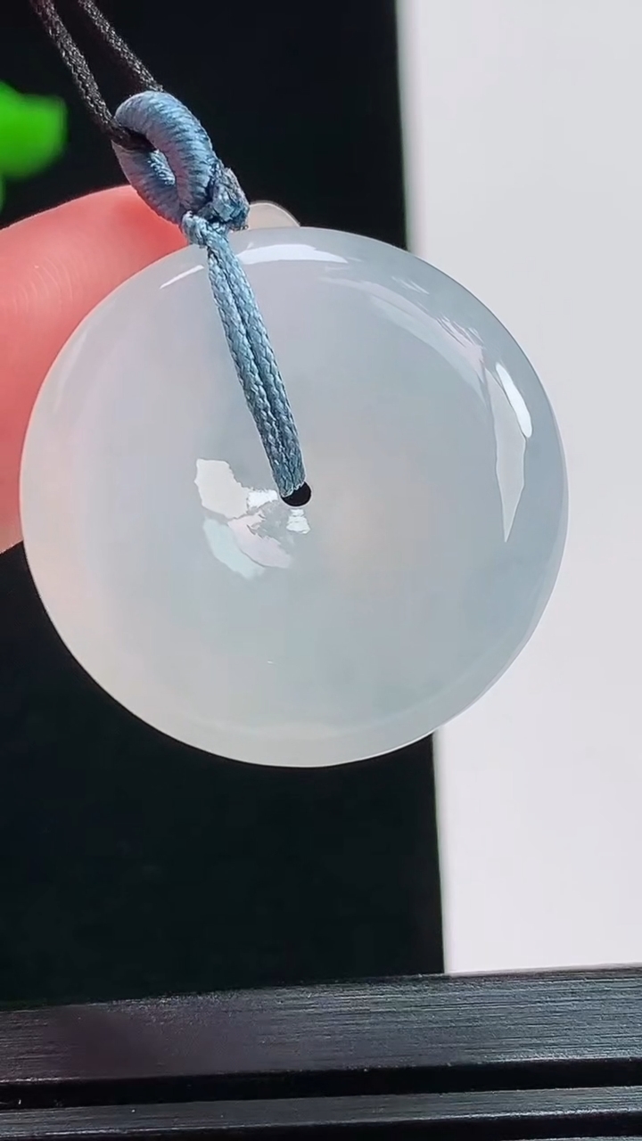 天然A货翡翠平安扣吊坠，尺寸26-5.6 重量:8.16g
7月24日