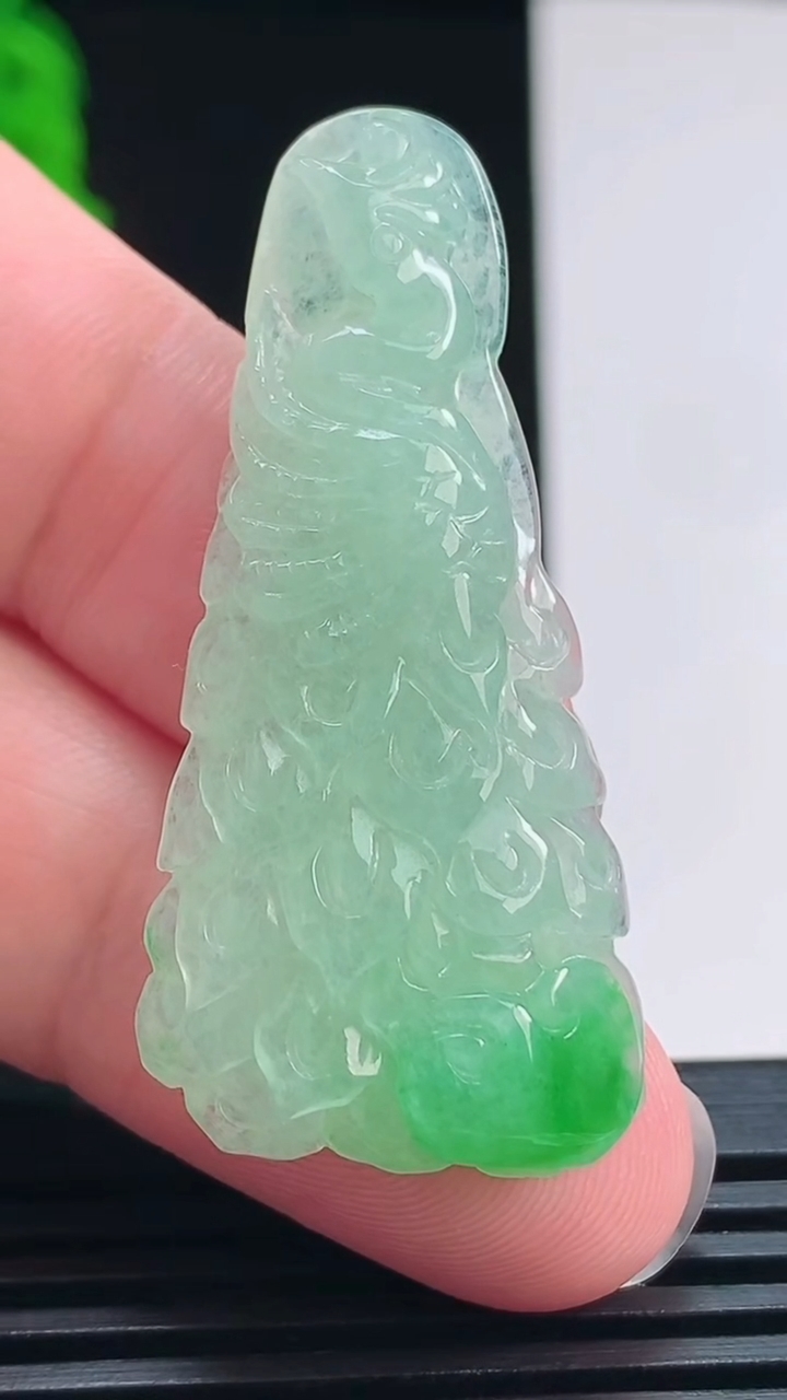 天然A货翡翠凤凰吊坠，尺寸45-21-5.6 重量:7.83g
7月24日