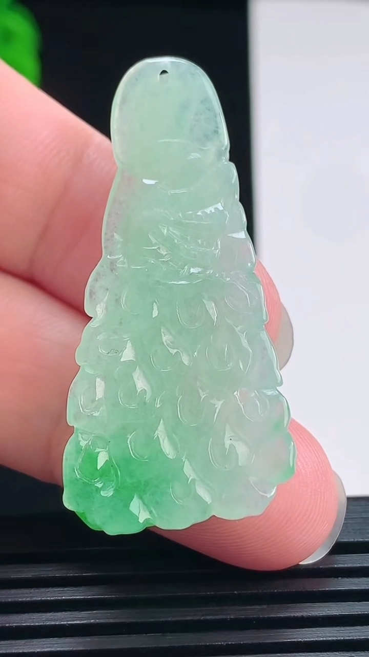 天然A货翡翠凤凰吊坠，尺寸45-21-5.6 重量:7.83g
7月24日