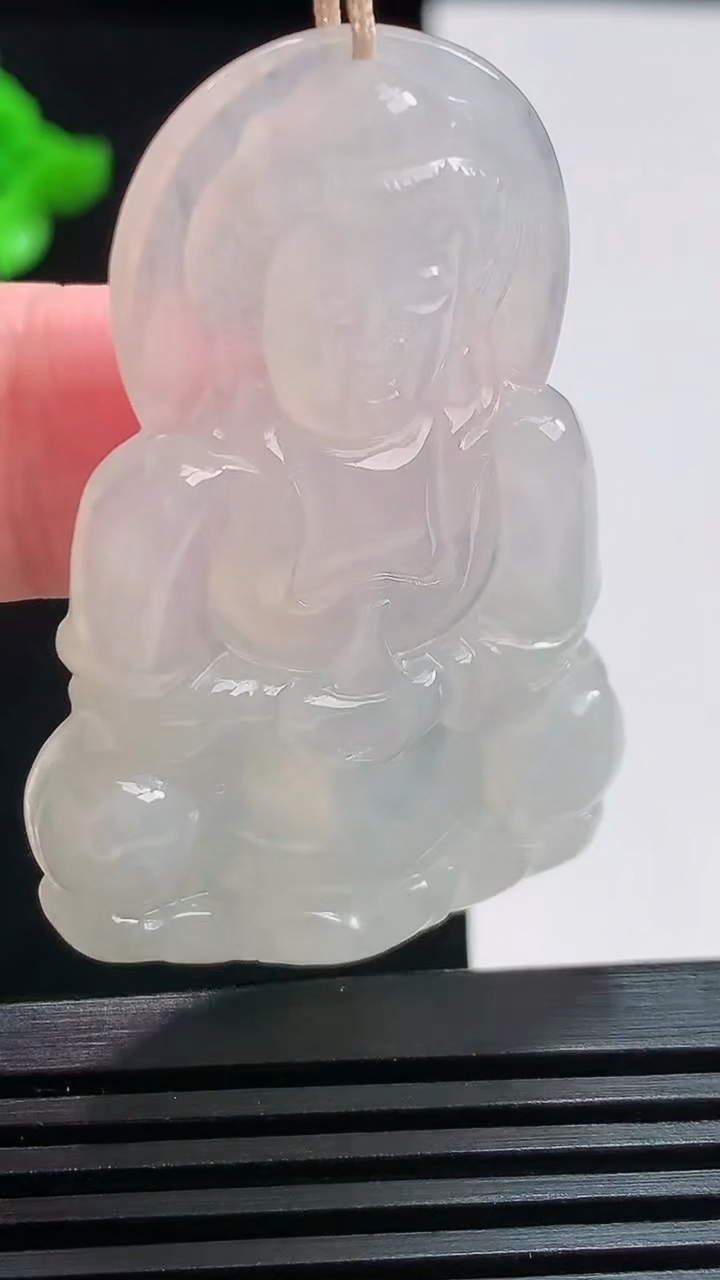 天然A货翡翠正装观音吊坠，尺寸49.5-31.6-6 重量:15.50g
7月24日