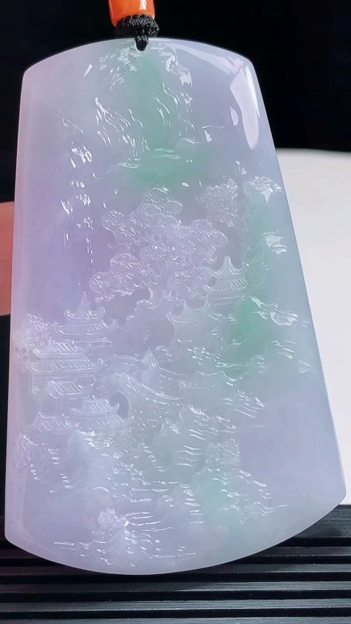 天然A货翡翠种春带彩 紫罗兰山水牌吊坠，尺寸70-46-5.6 重量:48.84g
7月24日
