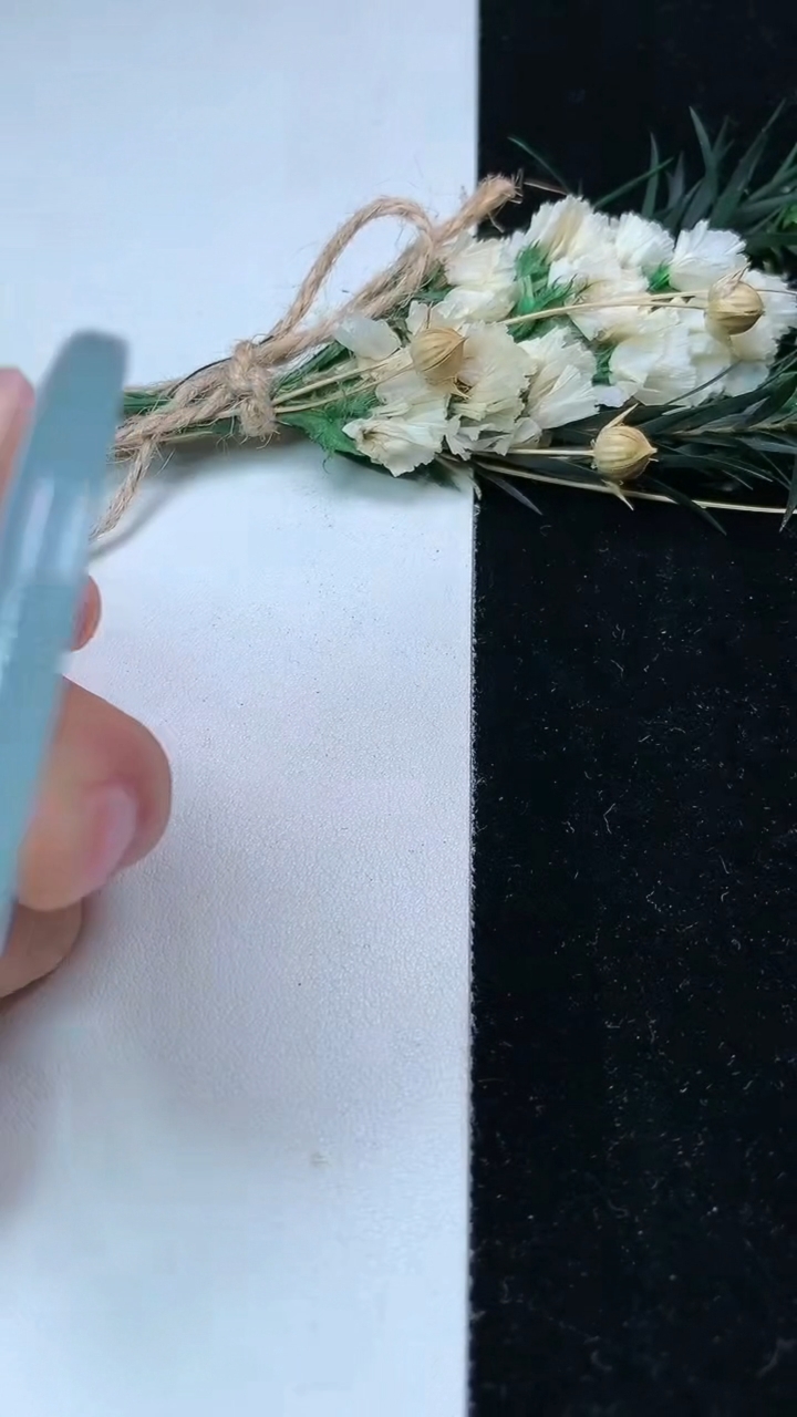 天然A货翡翠白冰观音菩萨吊坠，尺寸55.6-6，重量:37.54g
7月24日