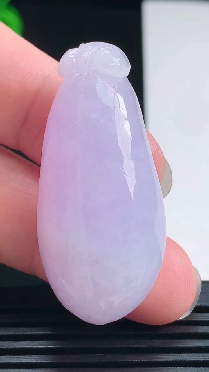 天然A货翡翠紫罗兰福瓜吊坠，尺寸45-21-12.5 重量:22.07g
7月24日