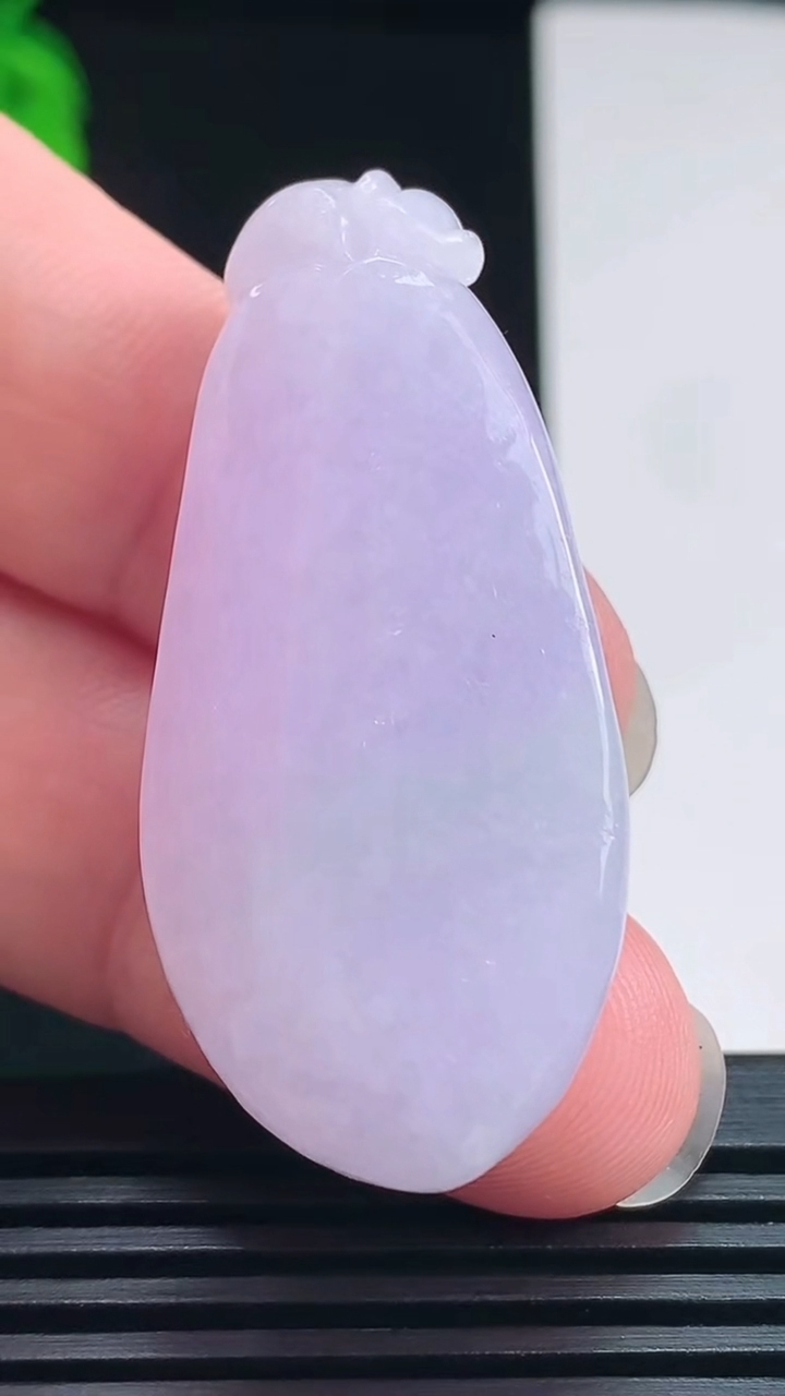 天然A货翡翠紫罗兰福瓜吊坠，尺寸45-21-12.5 重量:22.07g
7月24日
