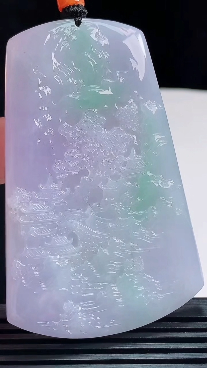 天然A货翡翠种春带彩 紫罗兰山水牌吊坠，尺寸70-46-5.6 重量:48.84g
7月24日