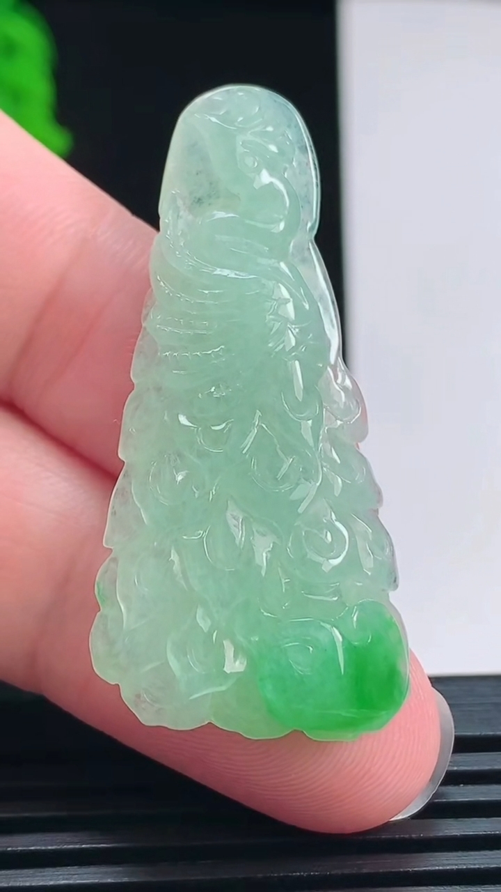 天然A货翡翠凤凰吊坠，尺寸45-21-5.6 重量:7.83g
7月24日