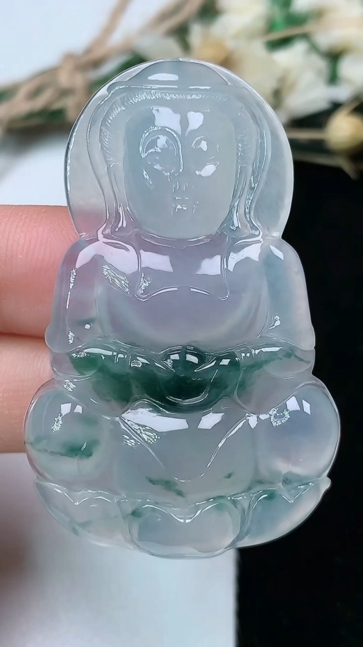 天然A货翡翠观音菩萨吊坠，尺寸48.2-30.5-5.6，重量:12.80g
7月24日