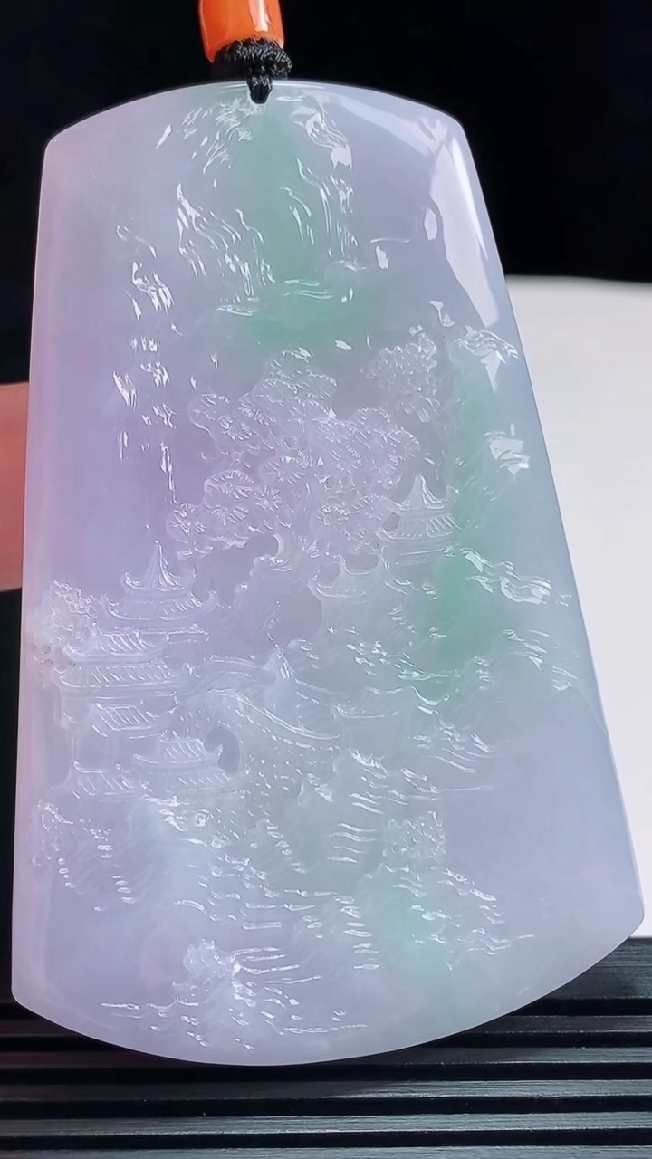 天然A货翡翠种春带彩 紫罗兰山水牌吊坠，尺寸70-46-5.6 重量:48.84g
7月24日