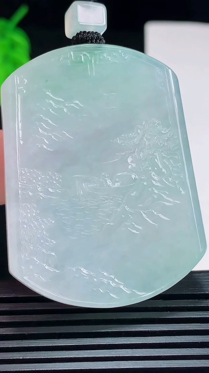 天然A货翡翠山水牌吊坠，尺寸50-37.6-5.8 重量:34.58g
7月24日