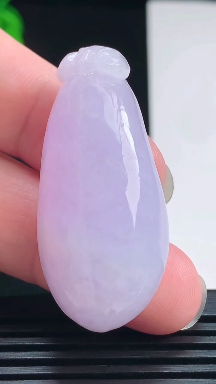 天然A货翡翠紫罗兰福瓜吊坠，尺寸45-21-12.5 重量:22.07g
7月24日