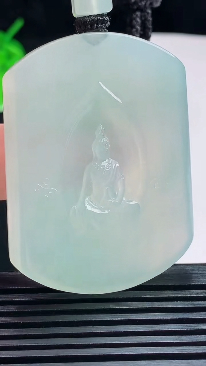 天然A货翡翠素衣观音吊坠，尺寸51.5-39-5.5 重量:32.35g
7月24日
