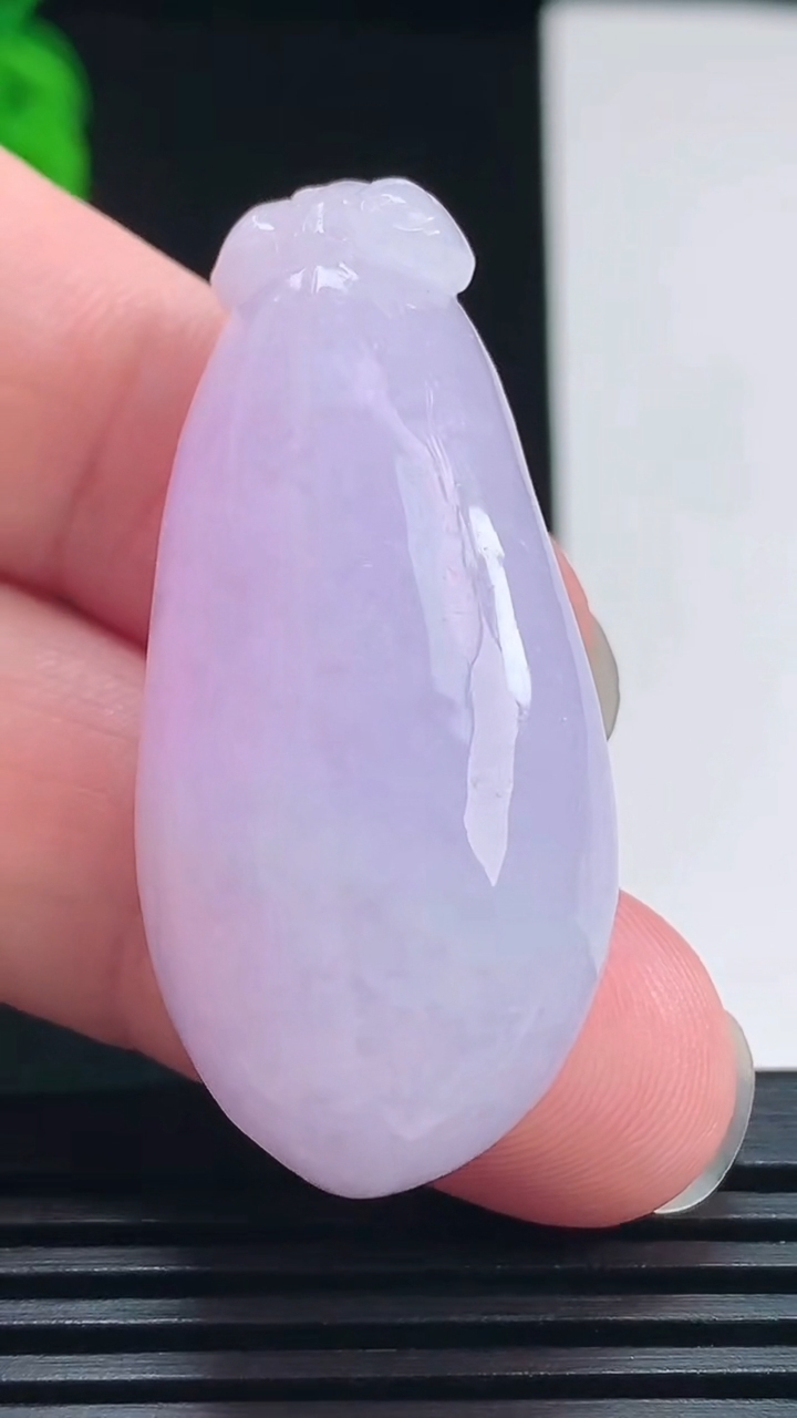 天然A货翡翠紫罗兰福瓜吊坠，尺寸45-21-12.5 重量:22.07g
7月24日