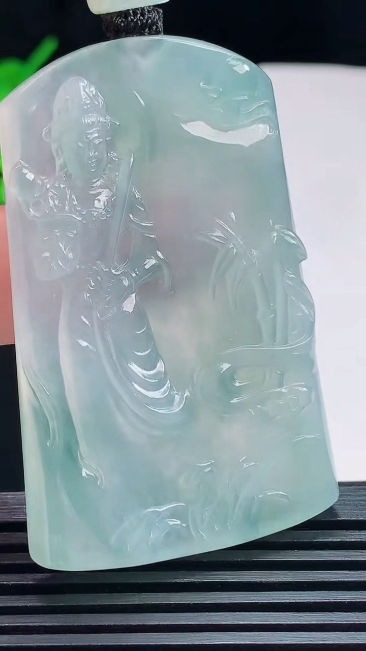 天然A货翡翠虚空藏菩萨吊坠，尺寸55.6-36-5.5 重量:30.64g
7月24日