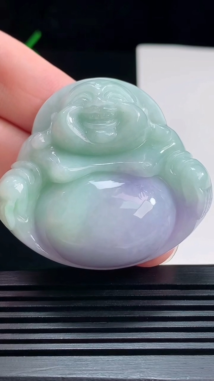 天然A货翡翠紫罗兰佛公吊坠，尺寸43.6-48.6-12.6 重量:39.86g
7月24日