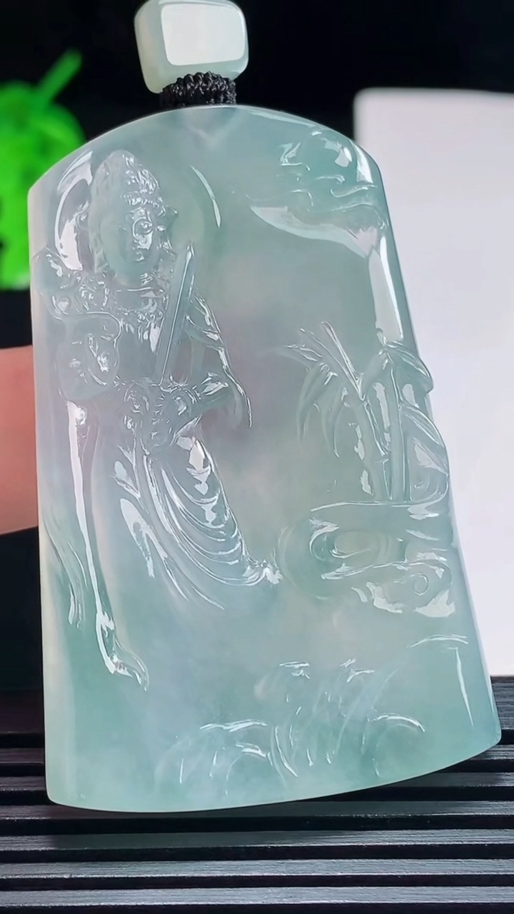 天然A货翡翠虚空藏菩萨吊坠，尺寸55.6-36-5.5 重量:30.64g
7月24日