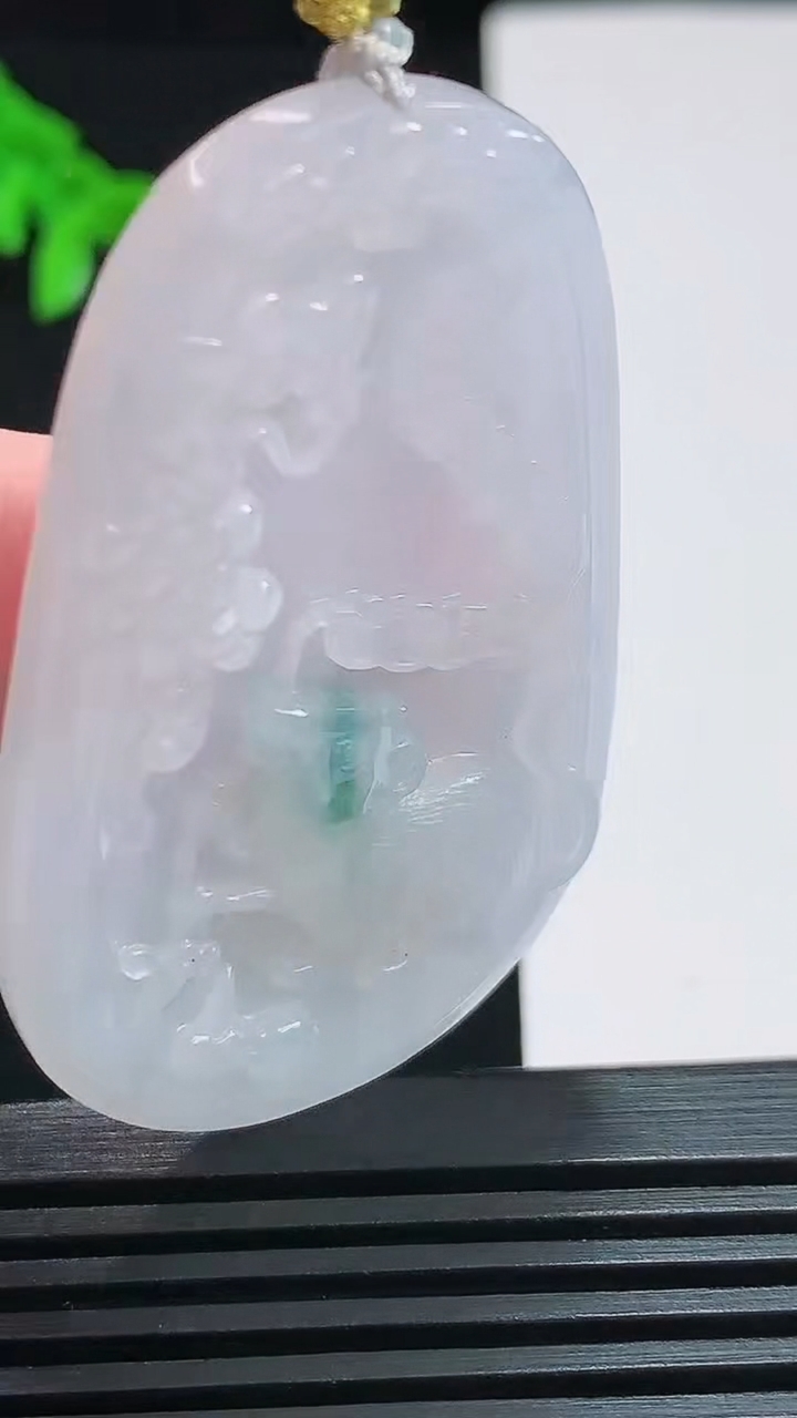 天然A货翡翠飘花生肖鼠牌吊坠，尺寸53-31.6-5.3 重量:17.36g
7月25日