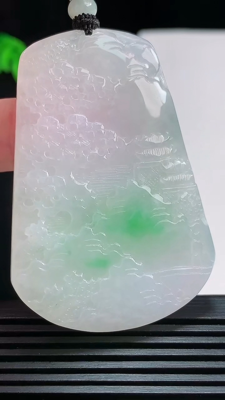 天然A货翡翠山水牌吊坠，尺寸58-40-6 重量:33.75g
7月25日