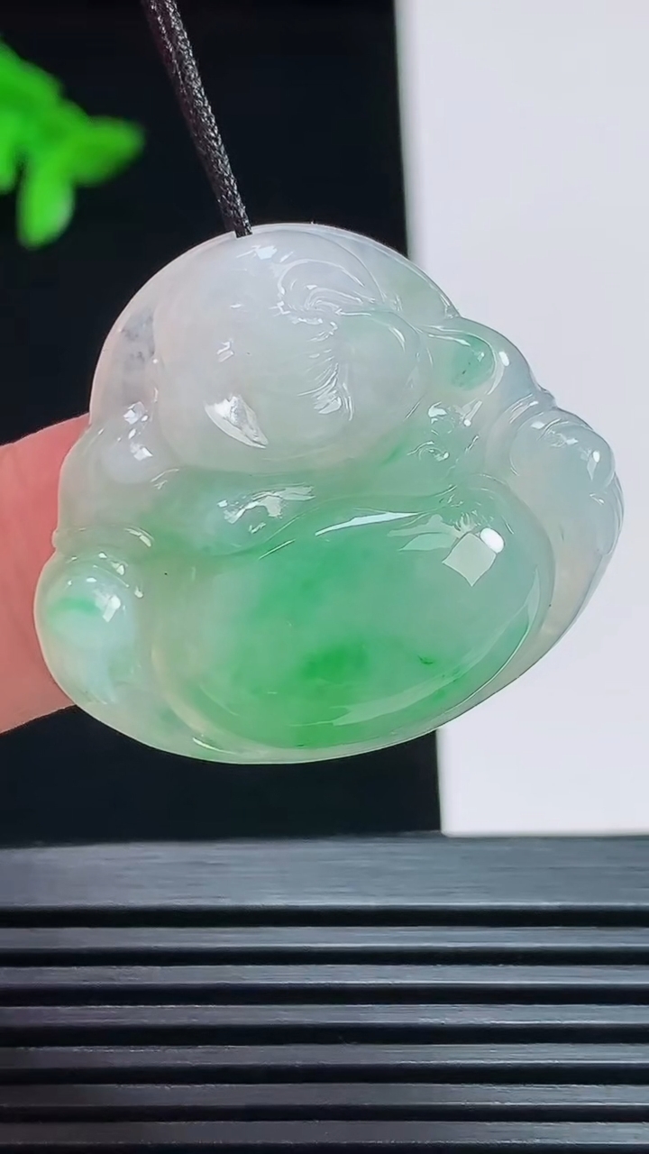天然A货翡翠佛公吊坠，尺寸27.6-31-6.2 重量:8.51g
7月25日