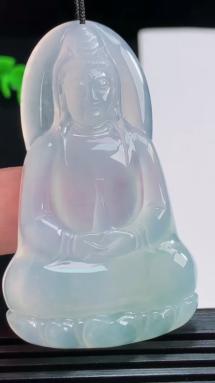 天然A货翡翠素衣观音吊坠，尺寸56-33.6-5.5 重量:19.26g
7月25日