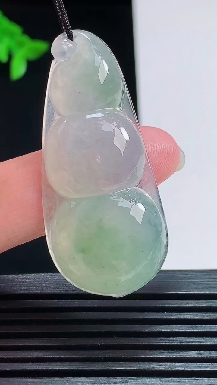 天然A货翡翠飘花福豆吊坠，尺寸46-20.6-6 重量:10.00g
7月25日